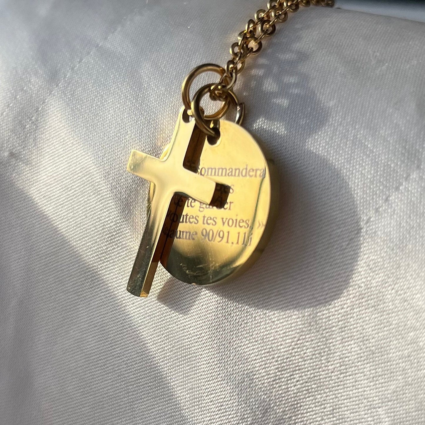 Collier Croix & Médaille (Précommande & Personnalisable)