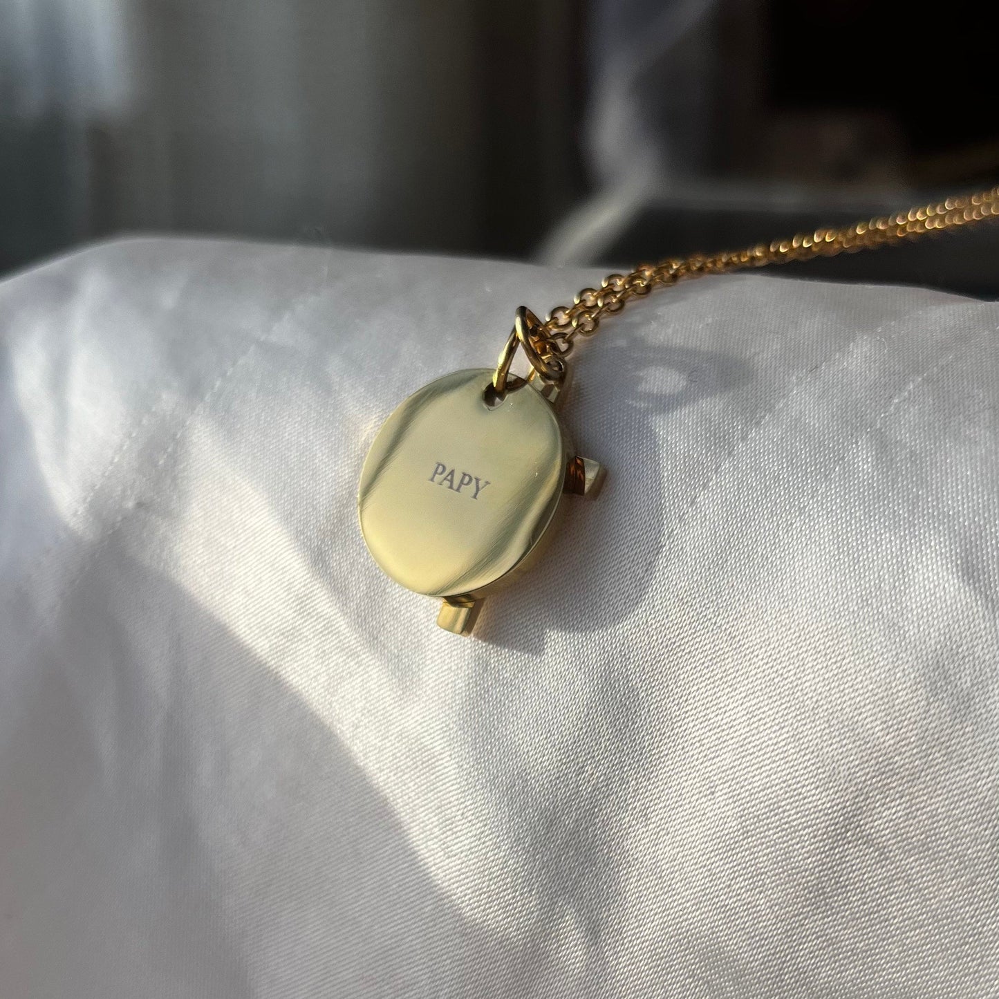 Collier Croix & Médaille (Précommande & Personnalisable)